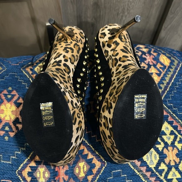 Shoe Republic LA‎ Azami Leopard Platform Black Velour Gold Studded  Size 7 NIB - Picture 8 of 9